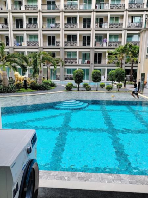 Pretty nice pool view一楼泳池景观房